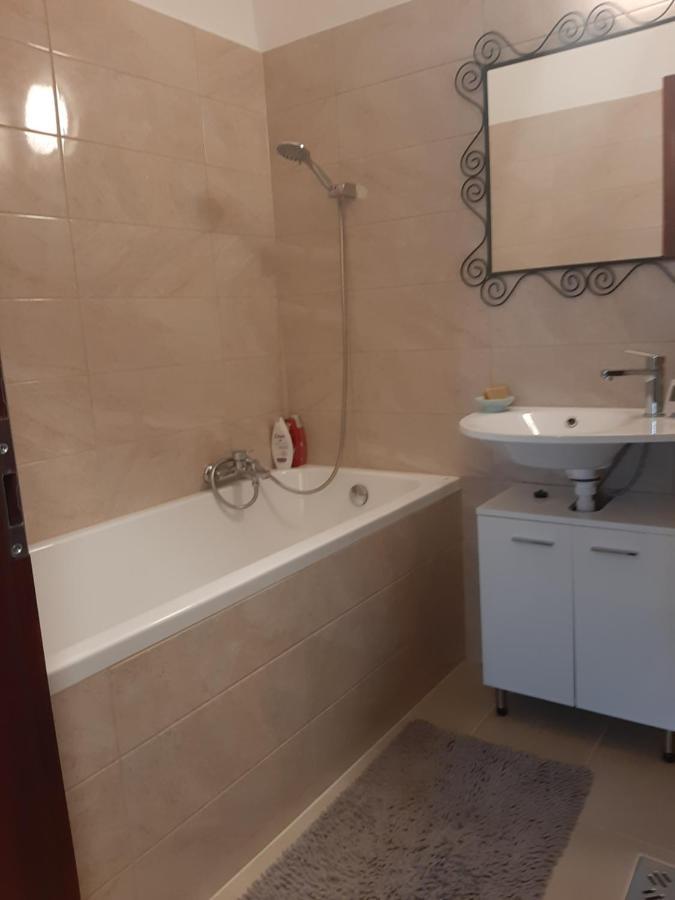 Megyeri Apartman Pocsmegyer Ngoại thất bức ảnh