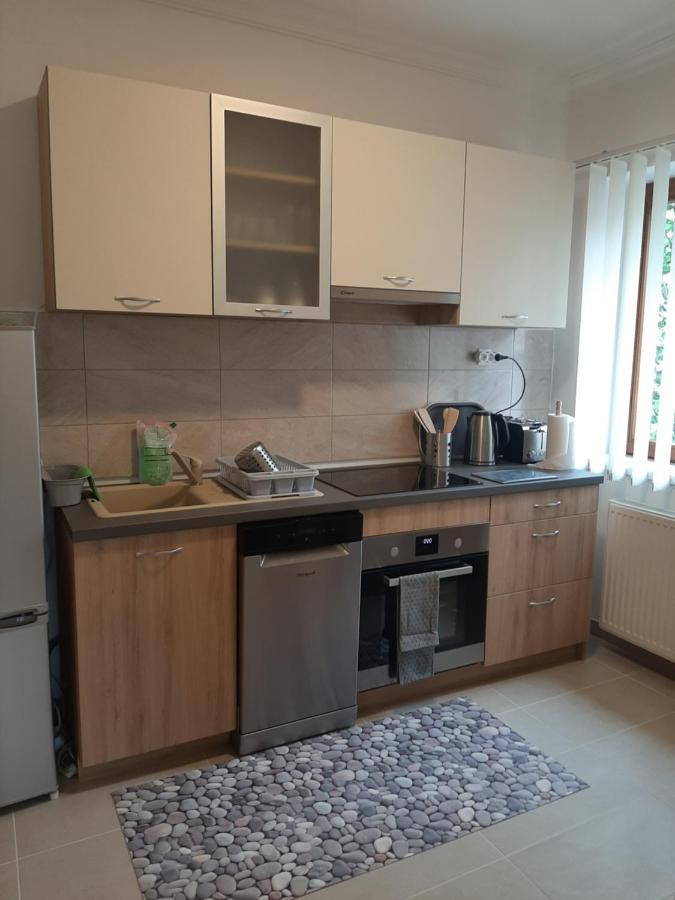 Megyeri Apartman Pocsmegyer Ngoại thất bức ảnh