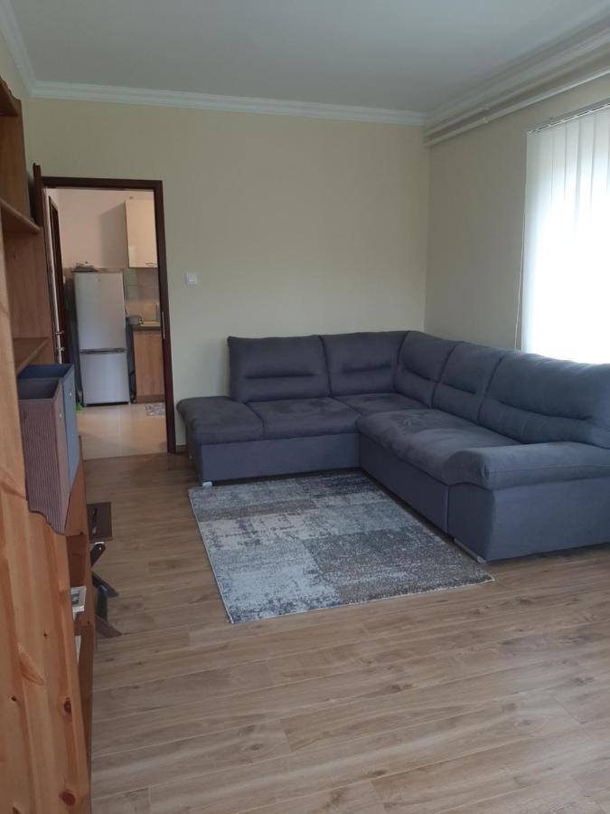 Megyeri Apartman Pocsmegyer Ngoại thất bức ảnh
