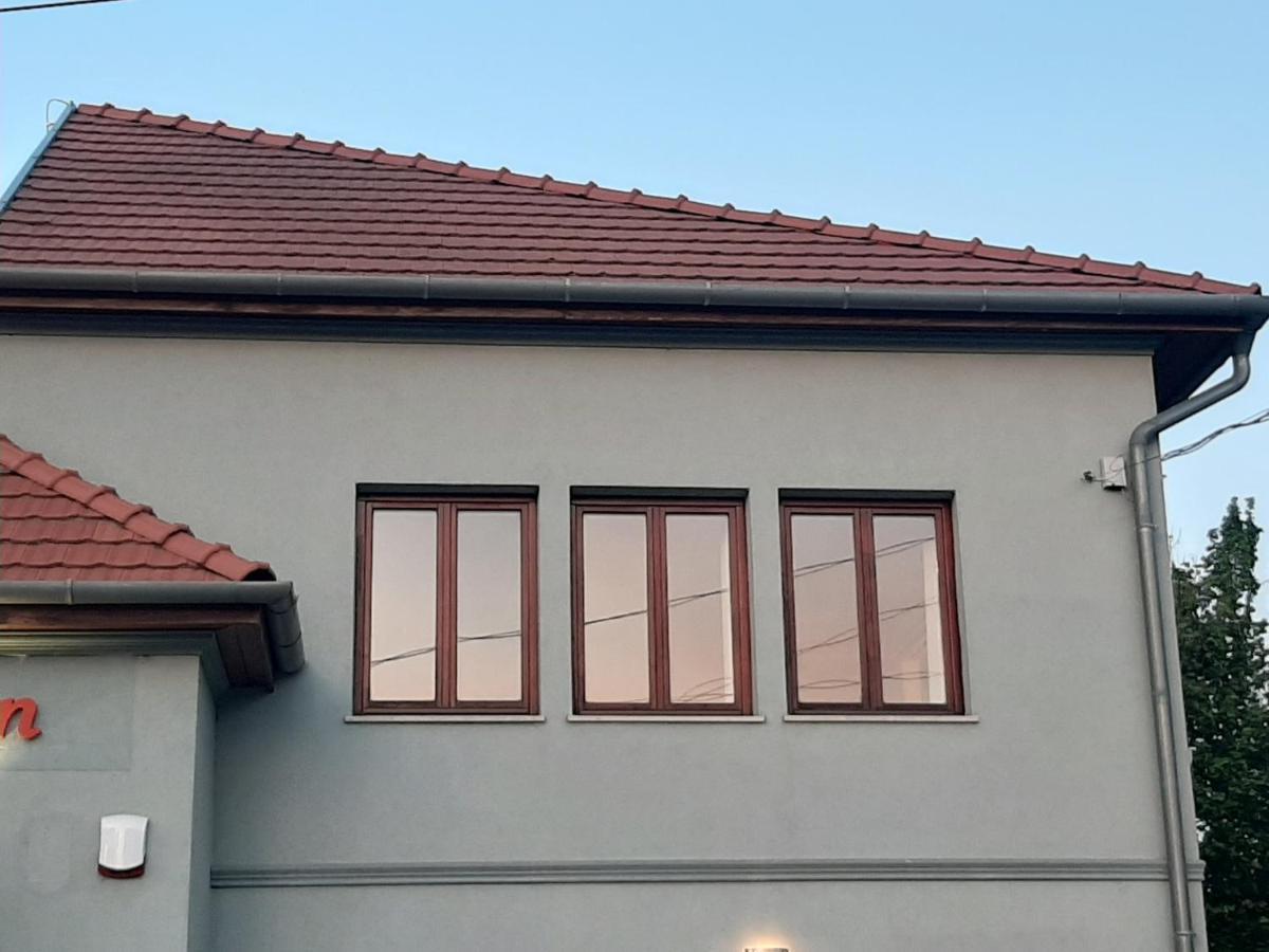 Megyeri Apartman Pocsmegyer Ngoại thất bức ảnh